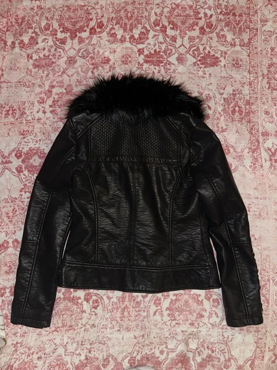 GUESS Black Faux Leather Jacket with Faux Fur Collar and Zip Details - Picture 2 of 4